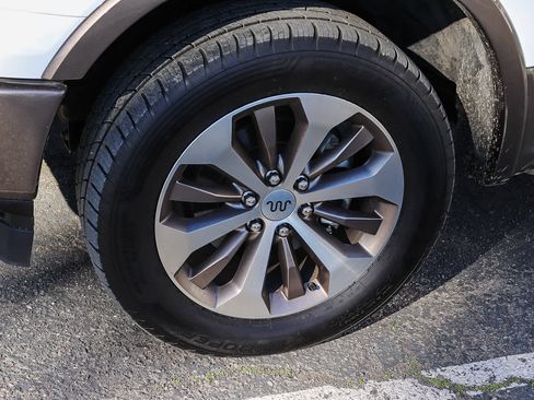 Used 2019 Ford F150 King Ranch w/ Equipment Group 601A Luxury image 3