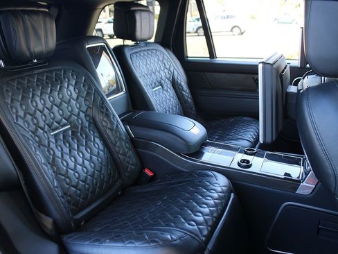 Used 2020 Land Rover Range Rover SV Autobiography Dynamic image 35