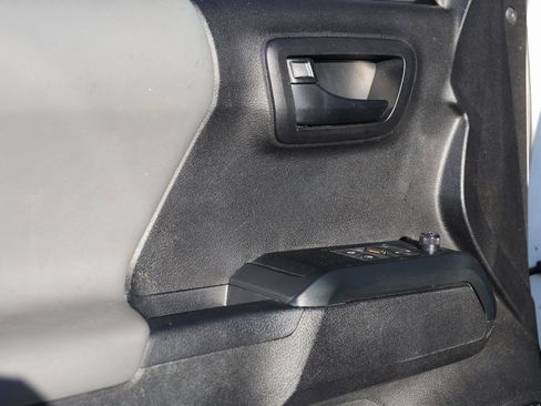 Used 2022 Toyota Tacoma SR image 25