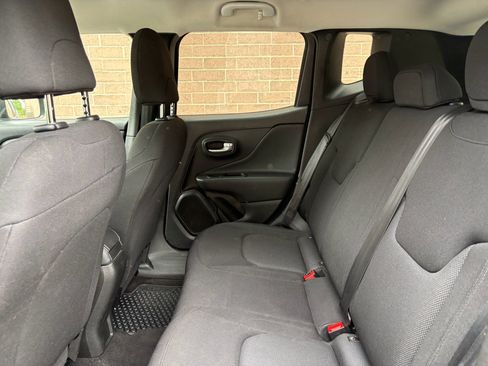 Used 2023 Jeep Renegade Latitude AWD/4WD image 16