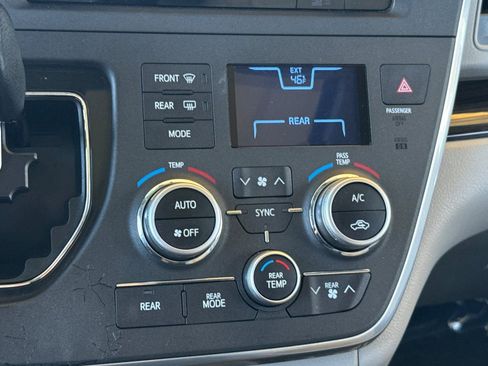 Used 2015 Toyota Sienna XLE w/ XLE Navigation Package image 22