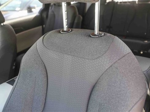 Certified 2022 Kia Carnival LX image 27