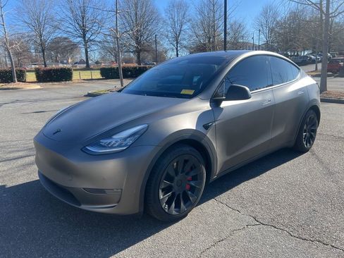 Used 2021 Tesla Model Y Long Range image 1