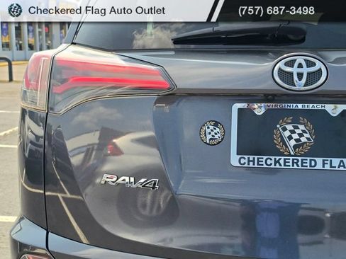 Used 2018 Toyota RAV4 XLE FWD image 17