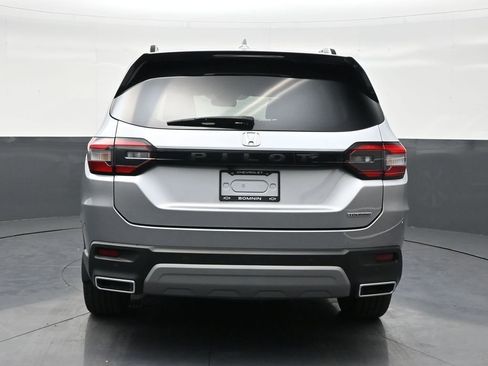 Used 2023 Honda Pilot Touring image 4