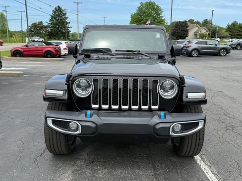 Used 2023 Jeep Wrangler Unlimited Sahara w/ Cold Weather Group AWD/4WD image 18
