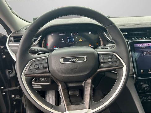 Used 2023 Jeep Grand Cherokee L Limited w/ Black Appearance Package image 23