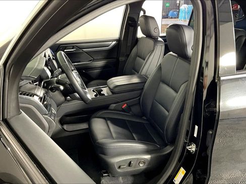 Used 2024 GMC Acadia Elevation image 35