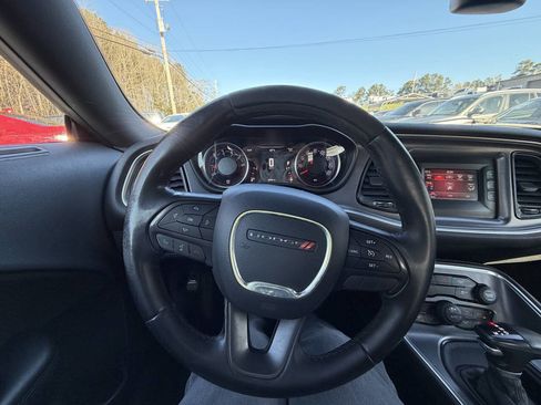 Used 2017 Dodge Challenger SXT image 28