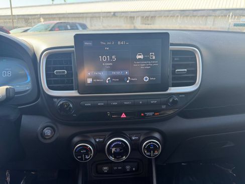 Used 2026 Hyundai Venue SEL FWD image 17
