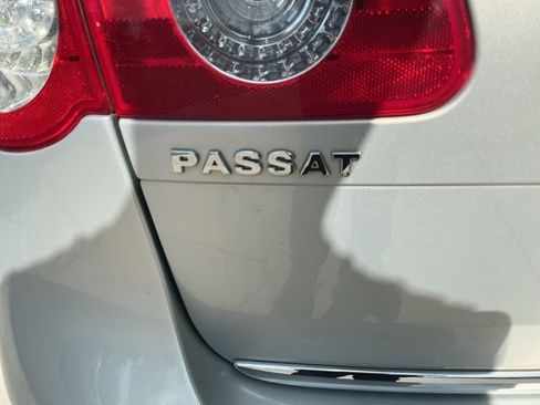 Used 2010 Volkswagen Passat Komfort FWD image 31