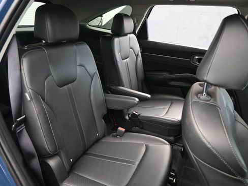 Used 2025 Kia Sorento SX image 49