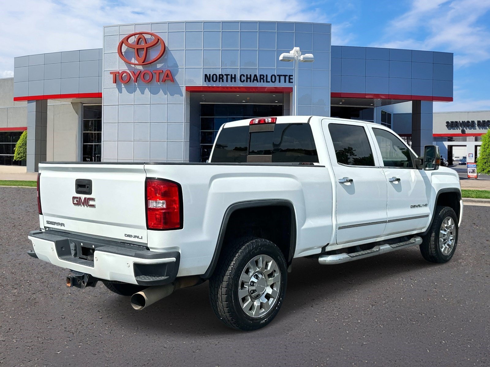 Used 2017 GMC Sierra 2500 Denali w/ Duramax Plus Package AWD/4WD image 6
