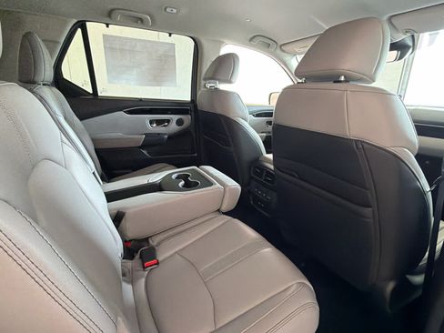 Used 2025 Honda Pilot EX-L image 29