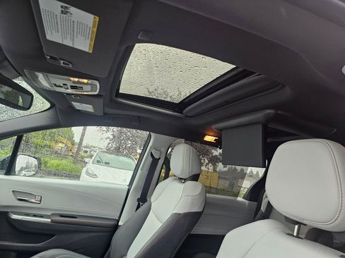 Used 2022 Toyota Sienna XSE FWD image 26