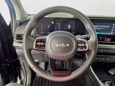 Used 2025 Kia Carnival SX Prestige FWD image 12