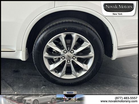 Used 2022 Dodge Durango SXT w/ Anodized Platinum Package AWD/4WD image 8