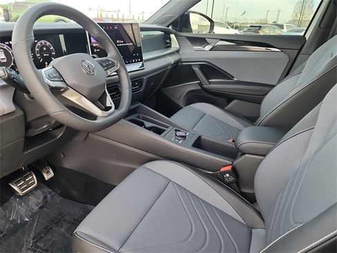 New 2026 Volkswagen Tiguan SE R-Line image 13