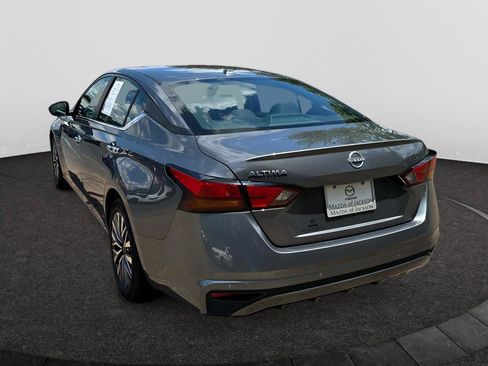 Used 2025 Nissan Altima 2.5 SV FWD image 3