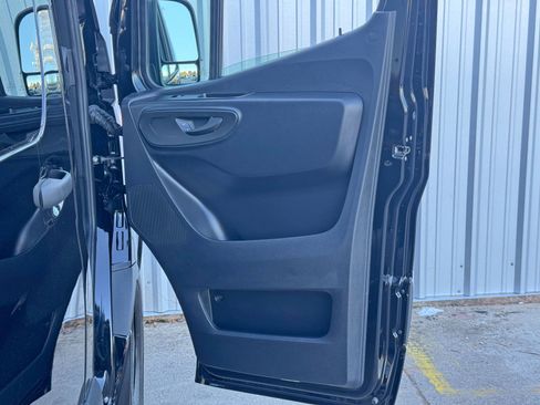 Used 2024 Mercedes-Benz Sprinter 2500 image 38