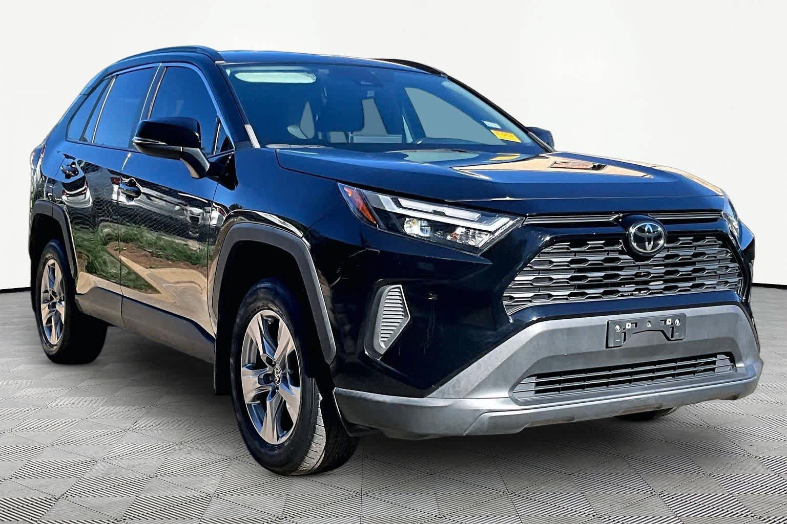 Certified 2022 Toyota RAV4 XLE FWD image 3