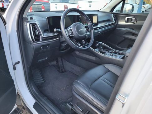 Used 2024 Kia Sorento S image 10