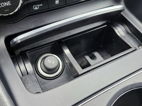 Used 2018 Mercedes-Benz CLA 250 4MATIC image 34