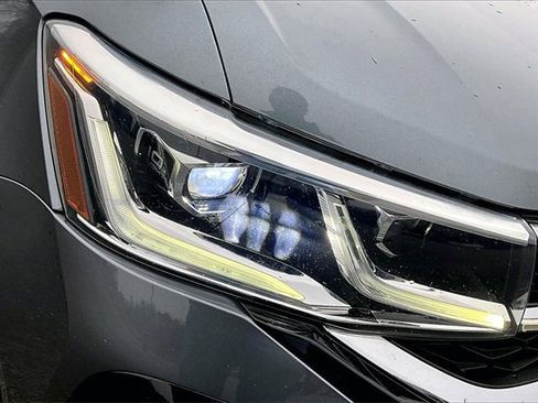 Used 2022 Volkswagen Taos SEL image 29