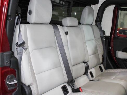 Used 2021 Jeep Gladiator Overland image 40