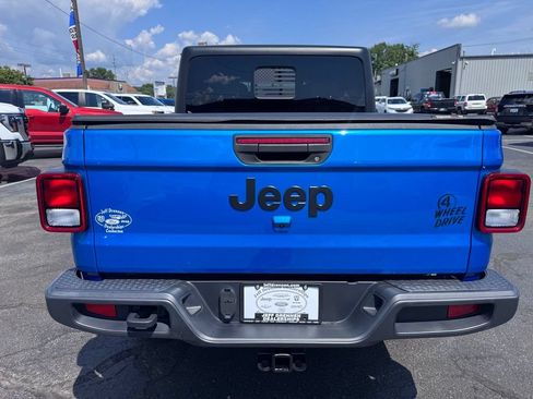 Used 2022 Jeep Gladiator Sport AWD/4WD image 6