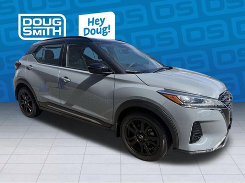 Used 2023 Nissan Kicks SR w/ SR Premium Package FWD image 5