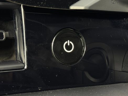 Used 2020 Porsche Taycan Turbo image 19