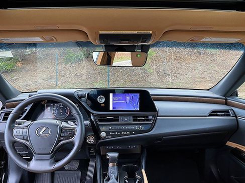 Used 2024 Lexus ES 350 w/ Premium Package image 21