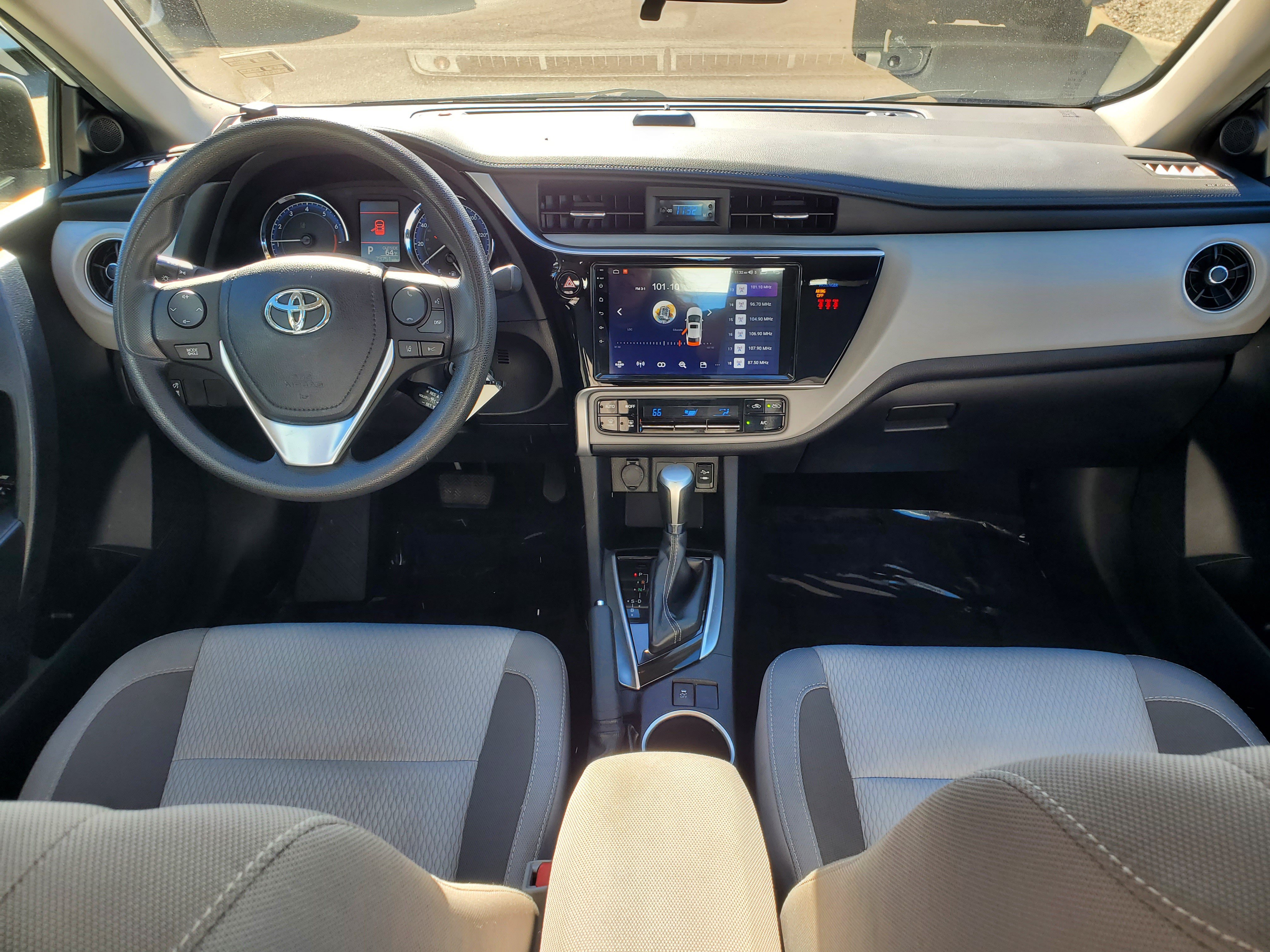 Used 2018 Toyota Corolla LE FWD image 25