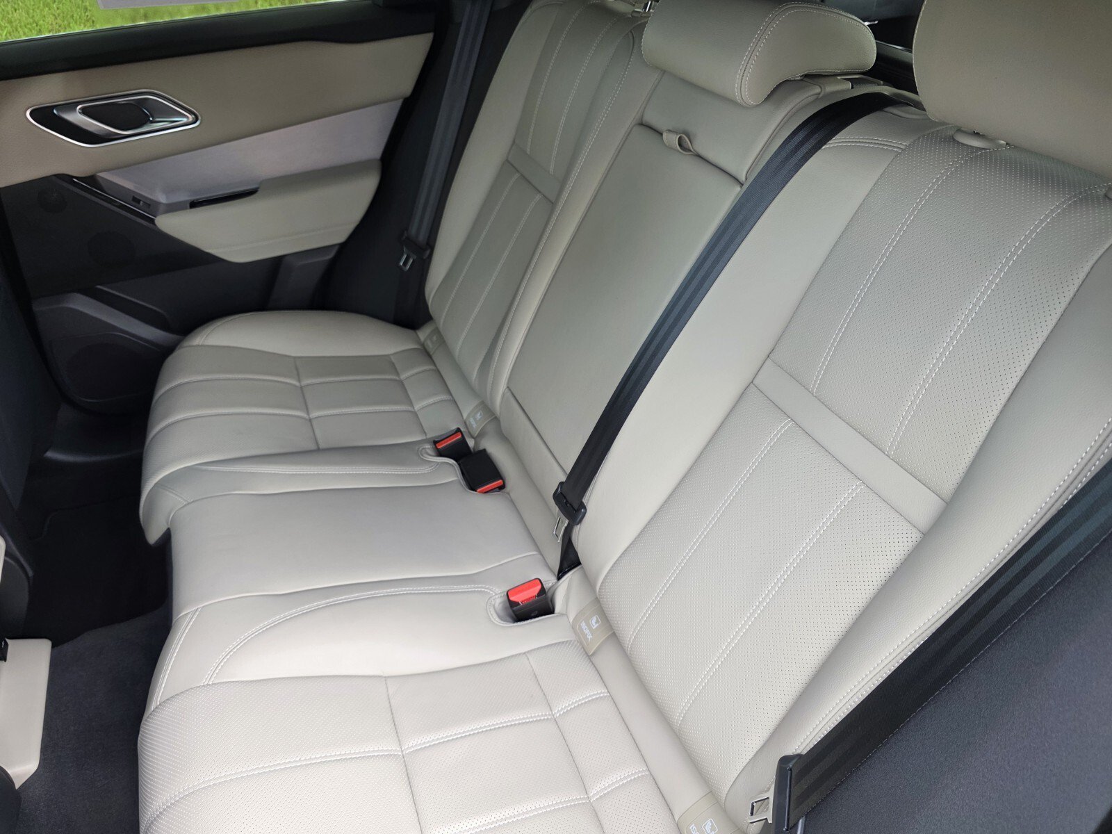 Certified 2023 Land Rover Range Rover Velar R-Dynamic S AWD/4WD image 16
