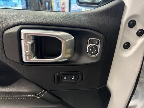 Used 2021 Jeep Wrangler Unlimited Sahara AWD/4WD image 23