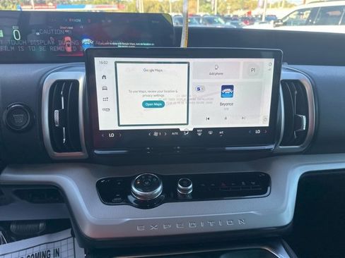 New 2025 Ford Expedition Active image 22