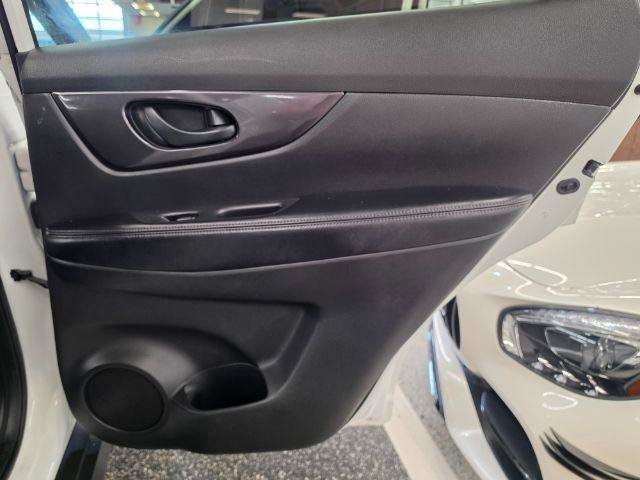 Used 2020 Nissan Rogue S FWD image 31