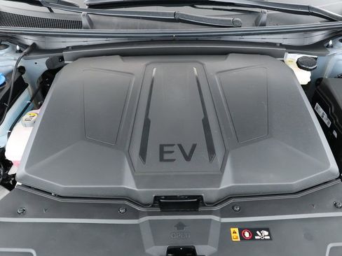 Used 2025 Hyundai Ioniq 5 SE image 23