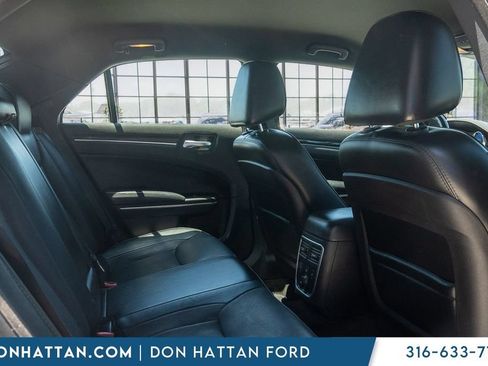 Used 2014 Chrysler 300 C RWD image 27