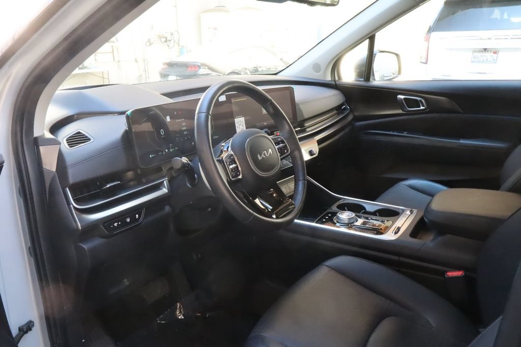 Used 2025 Kia Carnival SX Prestige FWD image 18