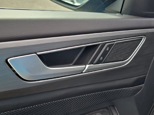 Used 2024 Volkswagen Atlas Cross Sport SE FWD image 19