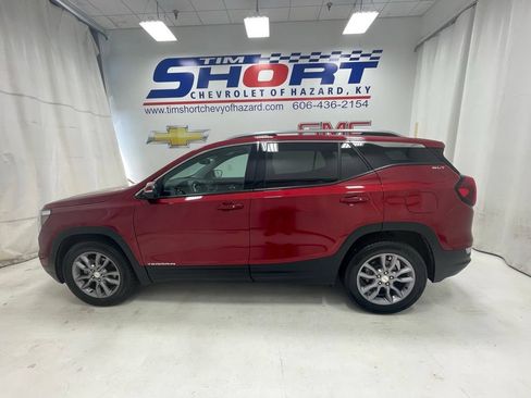 Used 2024 GMC Terrain SLT AWD/4WD image 9