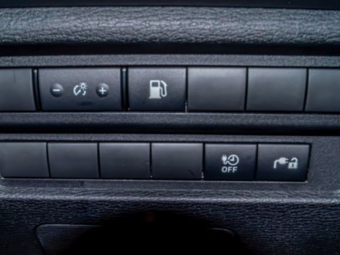 New 2025 Mitsubishi Outlander ES image 21