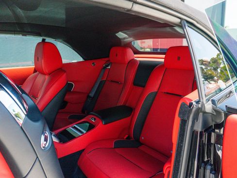Used 2019 Rolls-Royce Dawn RWD image 58