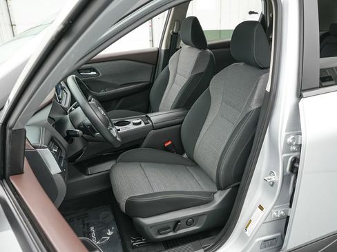 Used 2023 Nissan Rogue SV AWD/4WD image 12