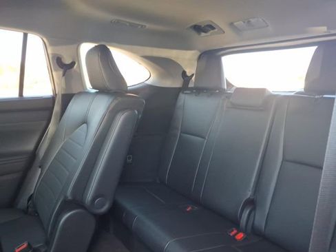 New 2026 Toyota Highlander XLE image 6
