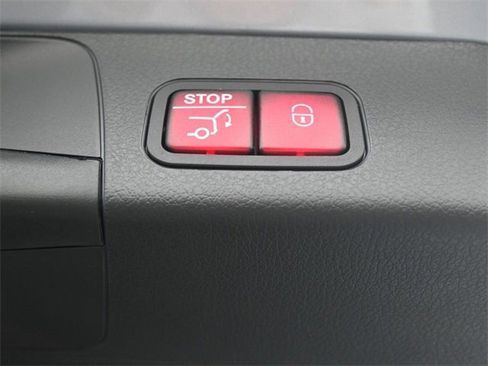 New 2024 Mercedes-Benz GLB 250 image 16