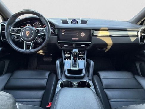 Used 2023 Porsche Cayenne Platinum Edition w/ Performance Package image 13