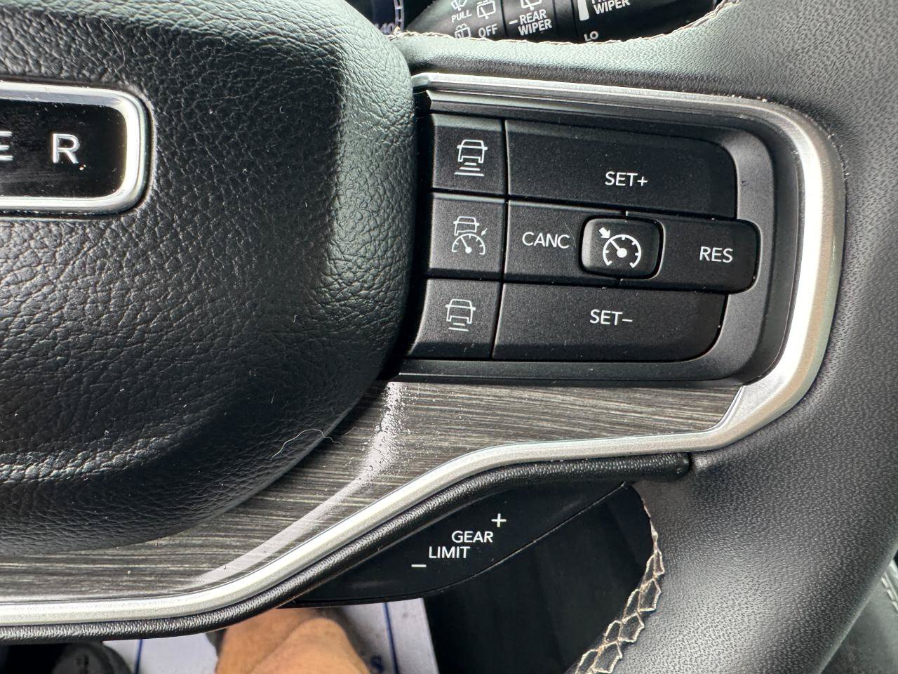 Used 2024 Jeep Wagoneer L Series II AWD/4WD image 48